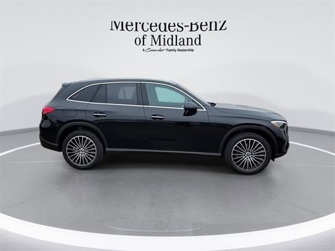 New 2025 Mercedes-Benz GLC 300 image 9