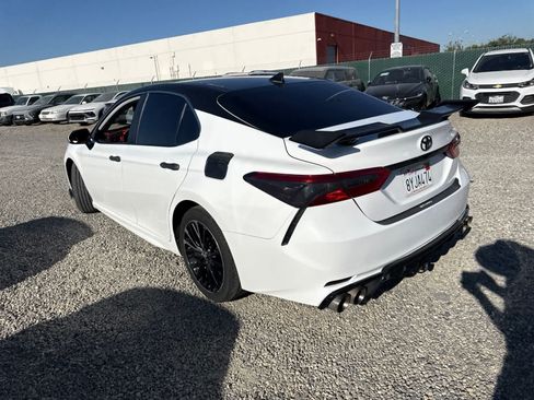 Used 2019 Toyota Camry SE w/ Carpet Mat Package FWD image 7