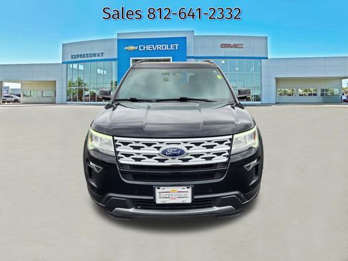 Used 2018 Ford Explorer XLT w/ Equipment Group 202A image 2