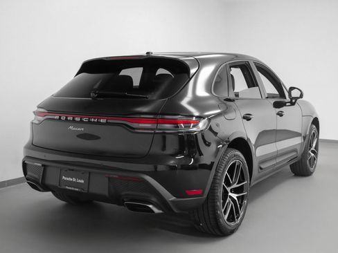 Used 2025 Porsche Macan image 12