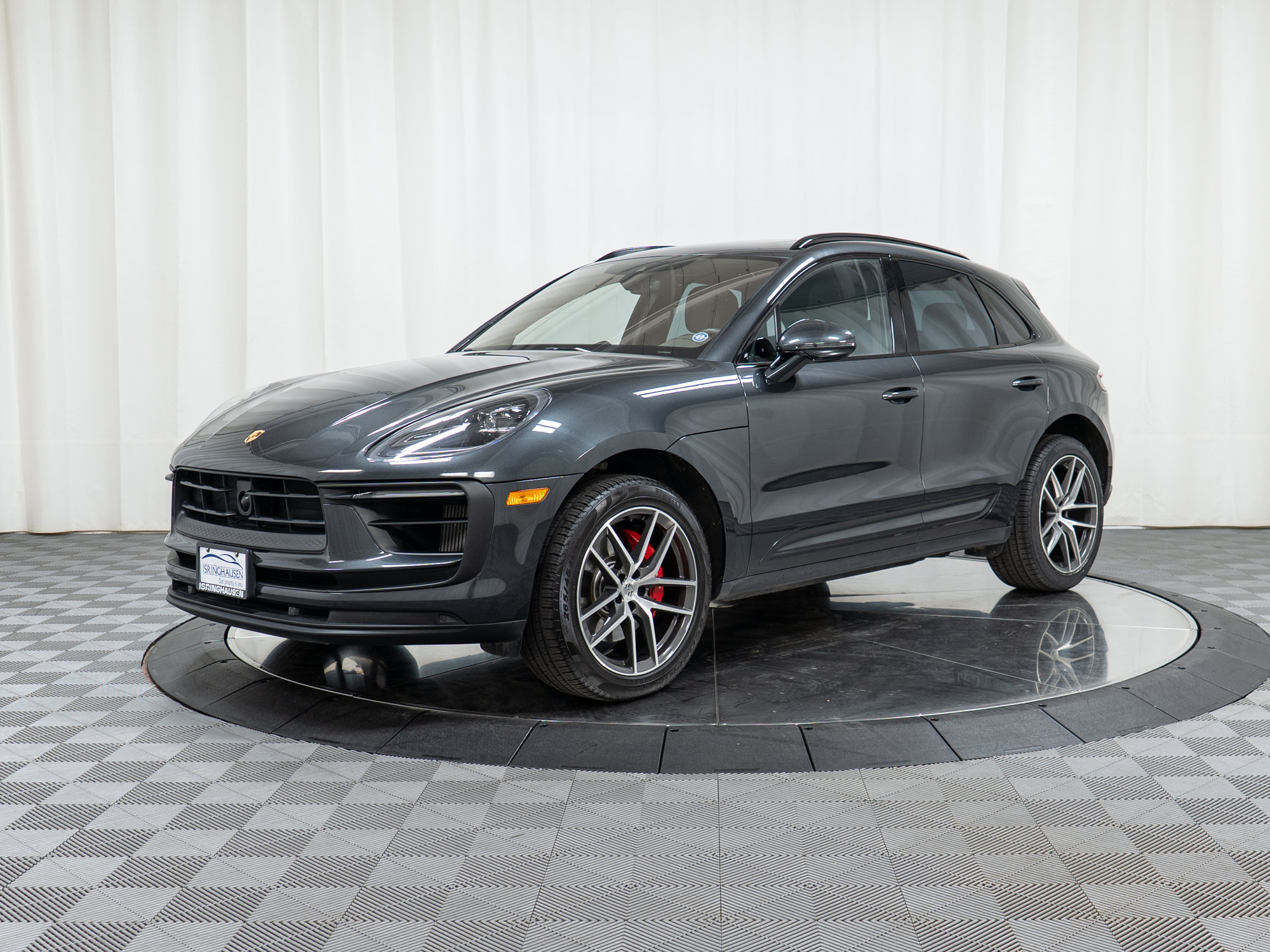 Certified 2022 Porsche Macan S AWD/4WD image 1