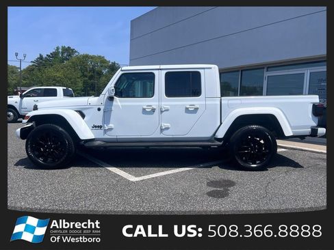 Used 2022 Jeep Gladiator Overland AWD/4WD image 2