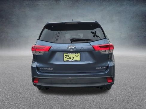Used 2018 Toyota Highlander XLE AWD/4WD image 8