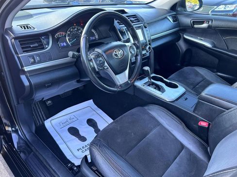 Used 2013 Toyota Camry SE w/ Leather Pkg FWD image 5