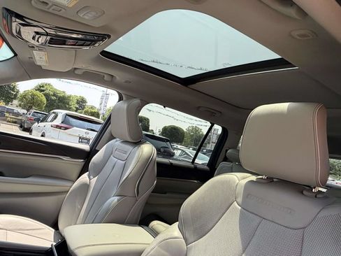 Certified 2021 Jeep Grand Cherokee L Overland w/ Luxury Tech Group IV AWD/4WD image 18