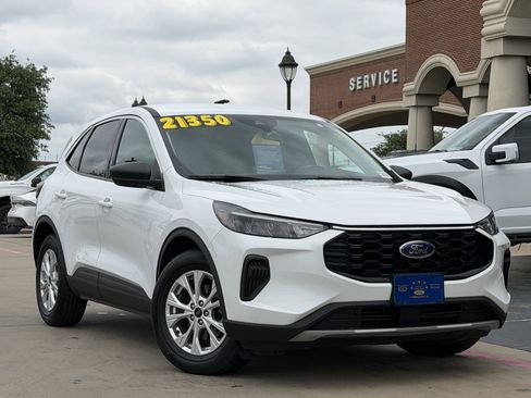 Certified 2024 Ford Escape Active FWD image 2