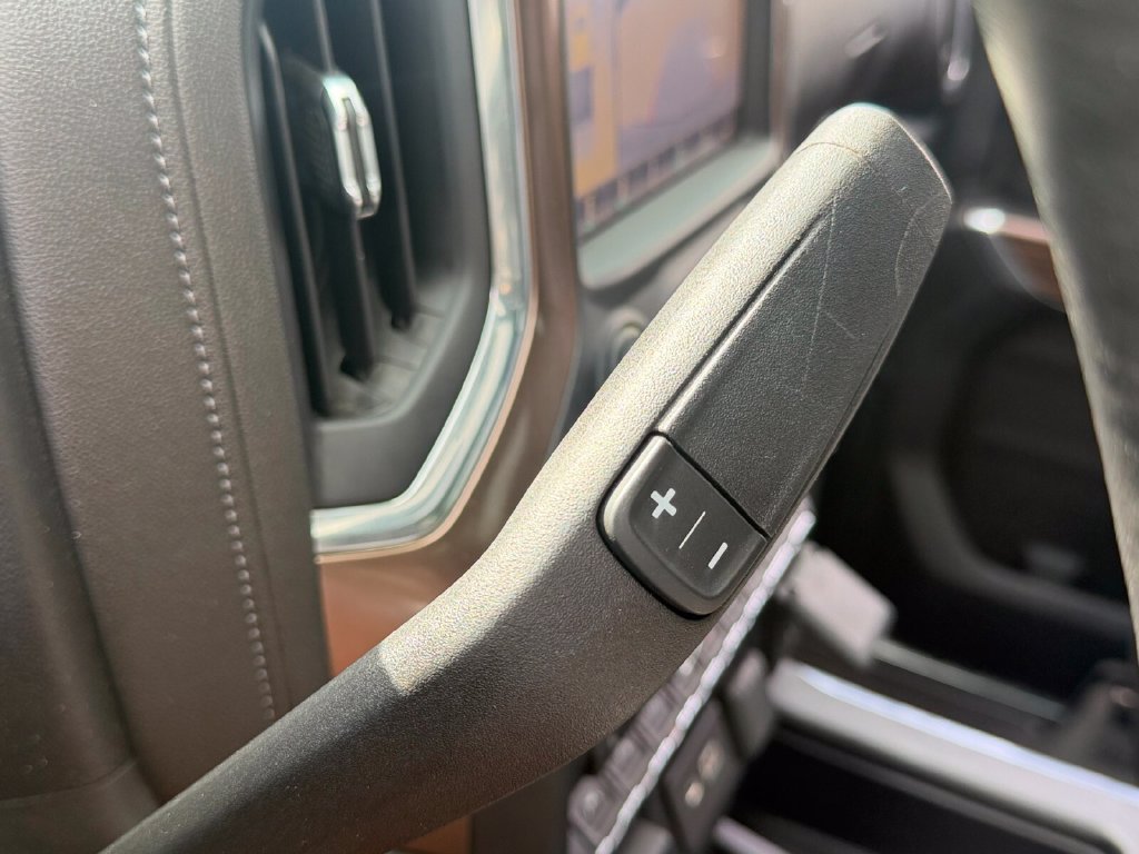 Used 2019 Chevrolet Silverado 1500 High Country w/ Technology Package AWD/4WD image 32