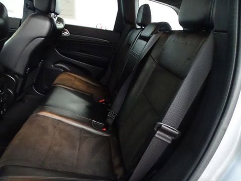 Used 2021 Jeep Grand Cherokee Laredo X AWD/4WD image 4