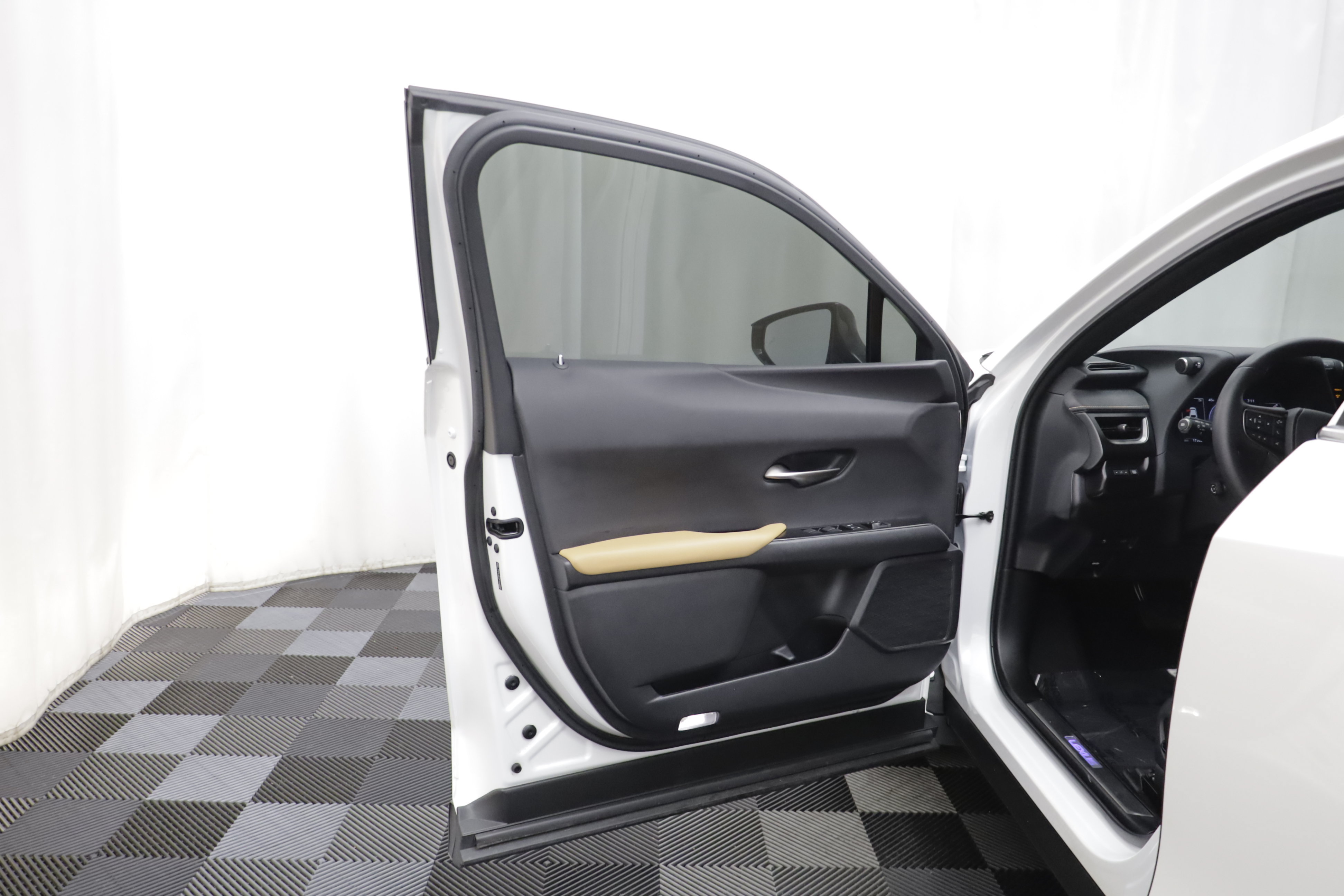 Used 2023 Lexus UX 250h AWD w/ Accessory Package (Z2) image 4