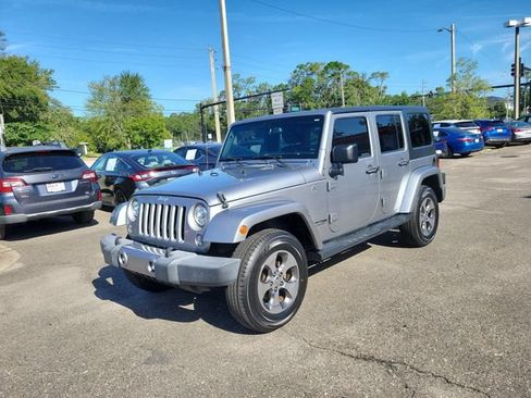 Used 2018 Jeep Wrangler Unlimited Sahara w/ Connectivity Group AWD/4WD image 4