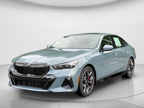 New 2027 BMW 530i xDrive w/ M Sport Package AWD/4WD image 1