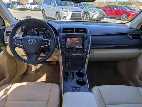 Used 2017 Toyota Camry XLE image 14