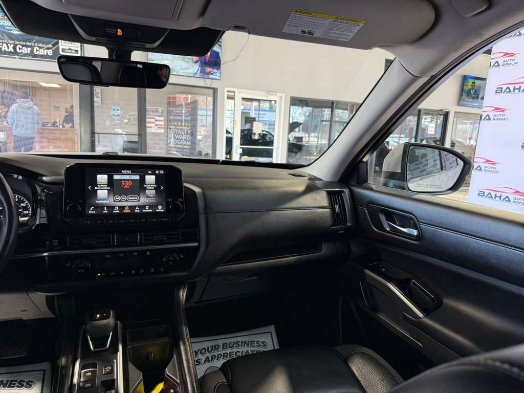 Used 2025 Nissan Pathfinder SL FWD image 24