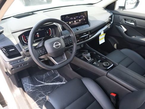 Certified 2025 Nissan Rogue SL w/ Tech Package AWD/4WD image 10