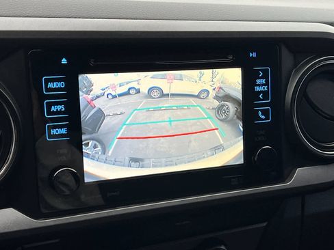 Used 2018 Toyota Tacoma TRD Sport w/ Technology Package image 19