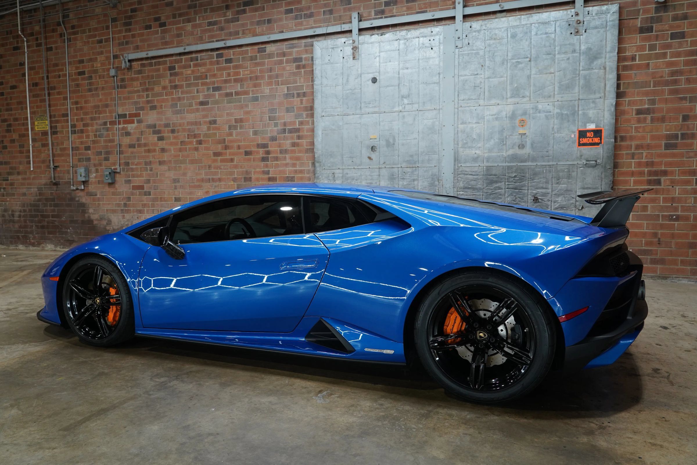 Used 2020 Lamborghini Huracan EVO RWD image 12