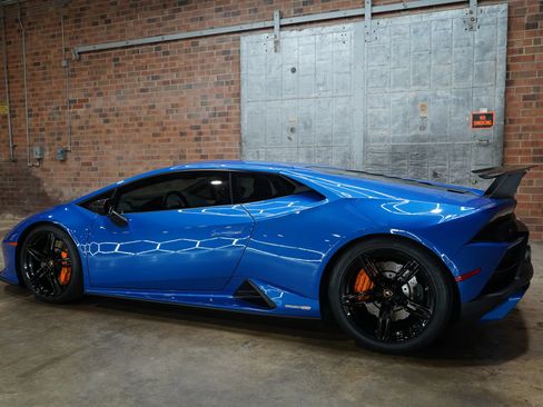 Used 2020 Lamborghini Huracan EVO RWD image 12