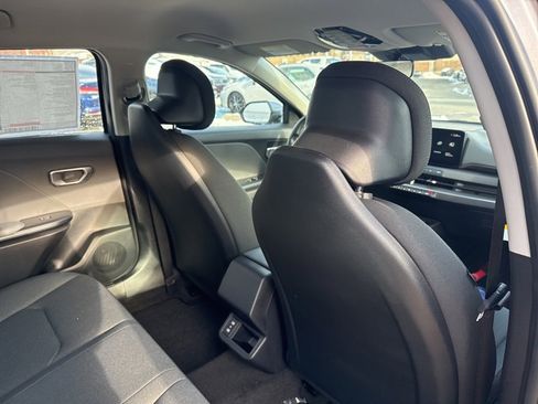 New 2025 Kia K4 LXS image 12