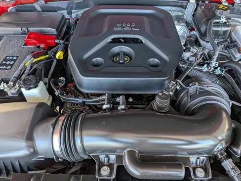 Used 2025 Jeep Wrangler Unlimited Rubicon w/ Convenience Group image 32