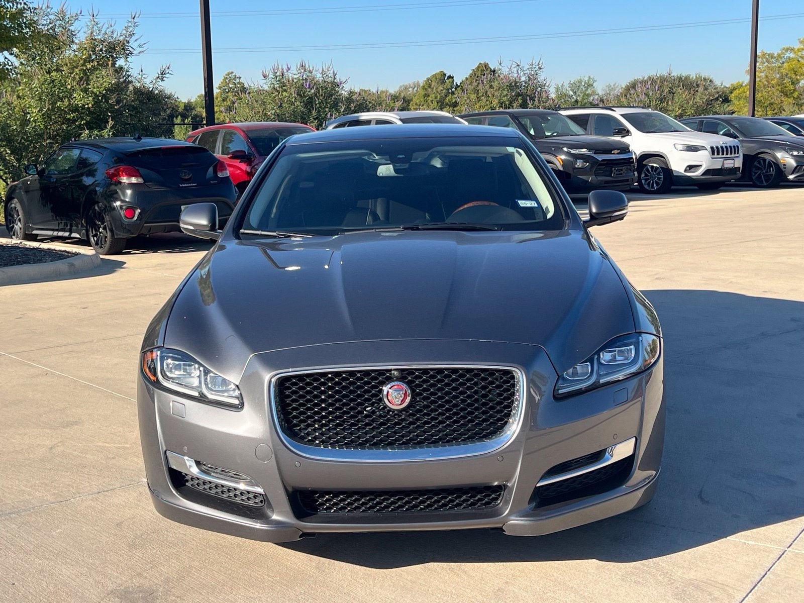 Used 2016 Jaguar XJ R-Sport RWD image 2