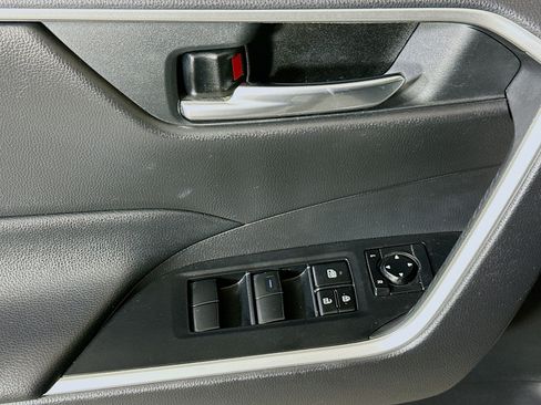 Used 2020 Toyota RAV4 XLE FWD image 14