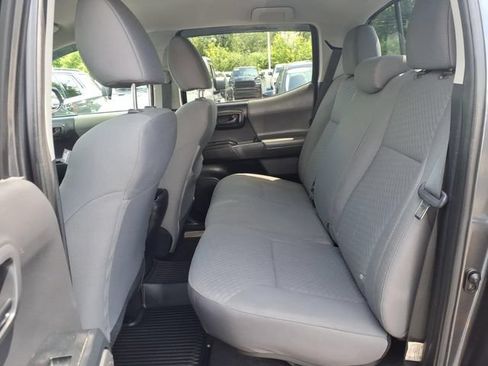 Used 2022 Toyota Tacoma SR AWD/4WD image 9