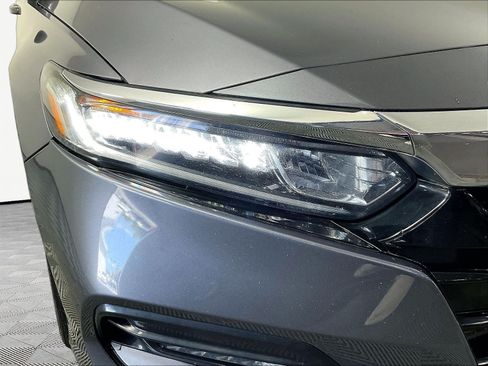 Used 2018 Honda Accord EX image 32