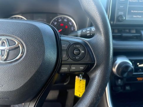 Used 2019 Toyota RAV4 LE image 30