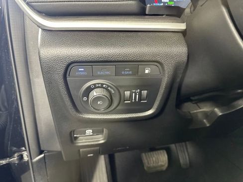 Used 2023 Jeep Grand Cherokee 4WD 4xe image 19