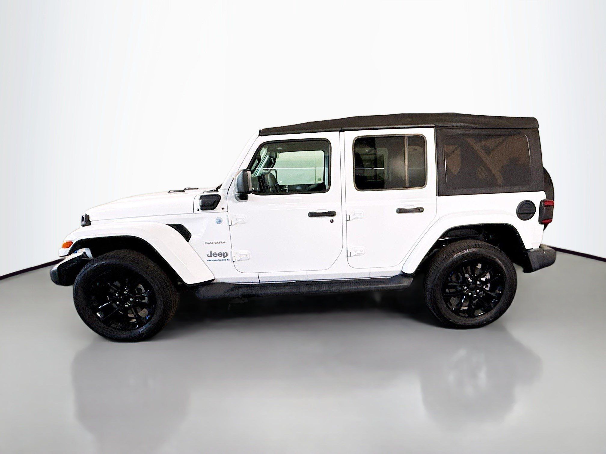 Used 2023 Jeep Wrangler Unlimited Sahara AWD/4WD image 6