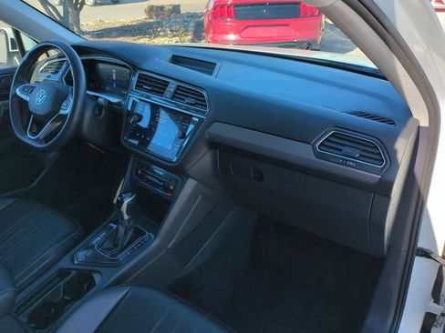 Used 2024 Volkswagen Tiguan SE image 28