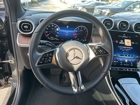 Used 2025 Mercedes-Benz GLC 300 4MATIC image 15