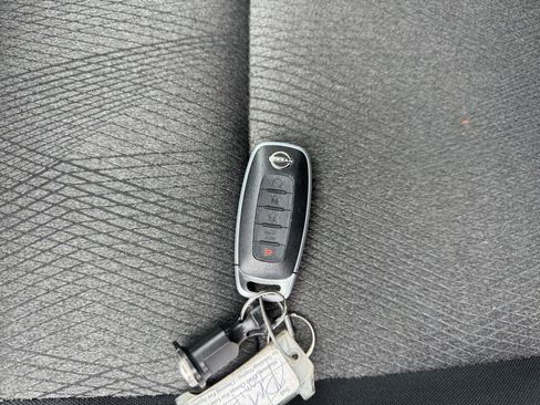 Used 2025 Nissan Rogue SV image 21