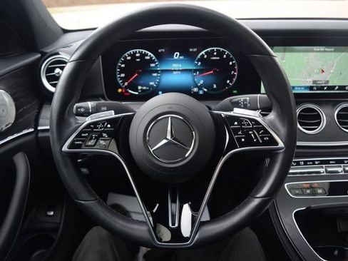 Used 2022 Mercedes-Benz E 350 4MATIC Sedan image 4