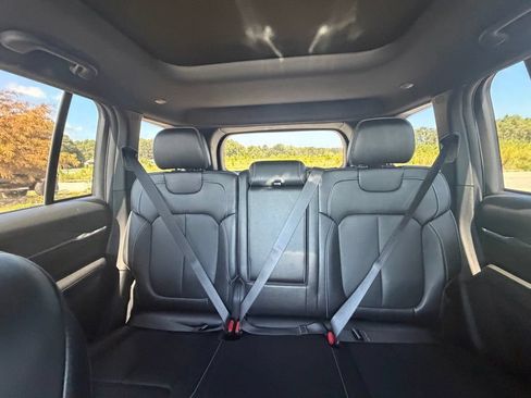 Used 2023 Jeep Grand Cherokee Overland AWD/4WD image 44