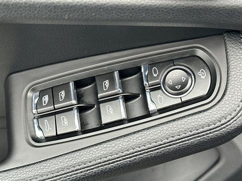 Used 2024 Porsche Macan AWD/4WD image 12