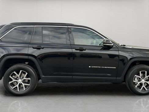 New 2025 Jeep Grand Cherokee Limited w/ Luxury Tech Group II AWD/4WD image 3