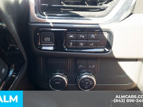 Used 2025 GMC Yukon XL Denali RWD image 16