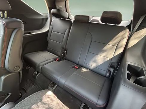 Used 2026 Chevrolet Traverse RS FWD image 34