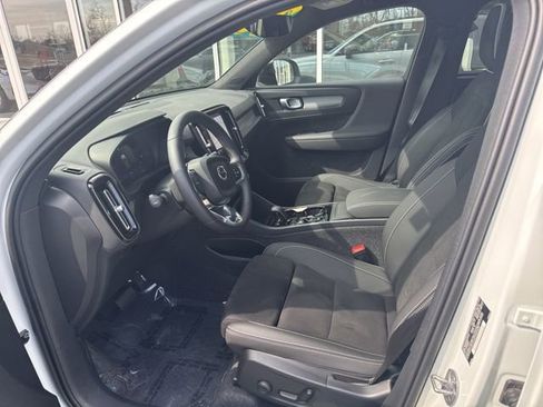 Certified 2025 Volvo XC40 B5 Plus AWD/4WD image 10