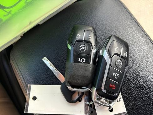 Used 2017 Ford Explorer XLT w/ Equipment Group 202A AWD/4WD image 21