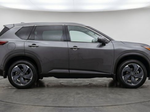 Used 2025 Nissan Rogue SV FWD image 11