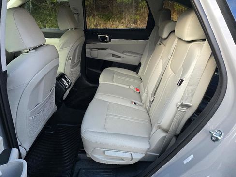 New 2025 Kia Sorento S FWD image 4