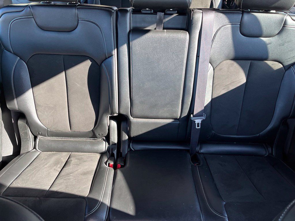 Used 2023 Jeep Grand Cherokee L Laredo RWD image 19