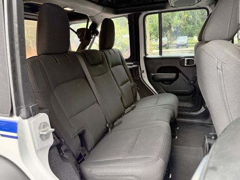 Used 2018 Jeep Wrangler Unlimited Sport AWD/4WD image 39
