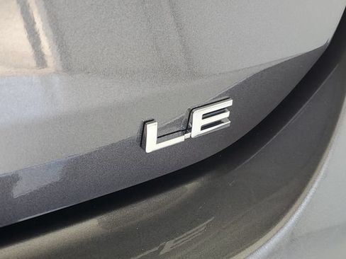 Used 2025 Toyota Highlander LE FWD image 10