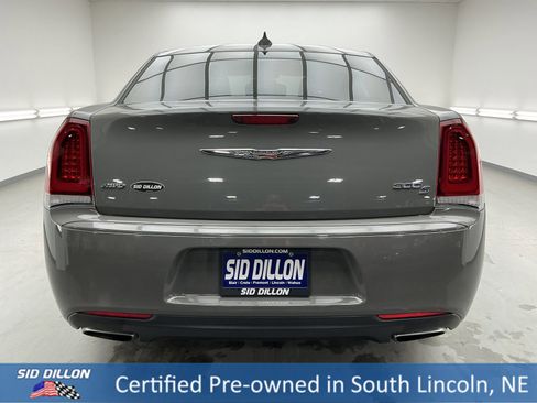Used 2018 Chrysler 300 S image 5