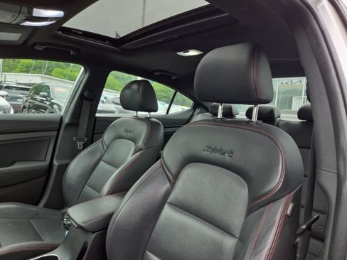 Used 2018 Hyundai Elantra Sport w/ Sport Premium Package 03 FWD image 10