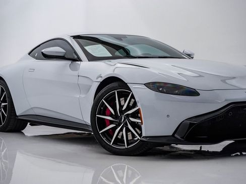 Used 2020 Aston Martin V8 Vantage Coupe image 2