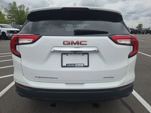 Used 2024 GMC Terrain SLE AWD/4WD image 9